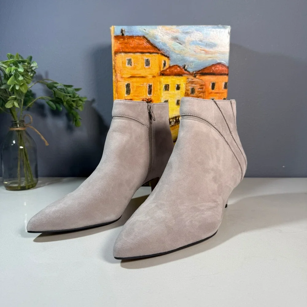 Bella Vita Light Taupe Leather Suede Pointed Toe Kitten Heel Ankle Boots Size 10